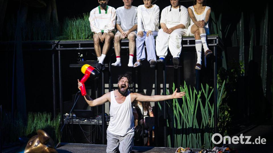 Die Geschichte von Mesut Özil war Teil eines Bremer Theaterstücks. (Archivbild) Bild: Sina Schuldt/dpa