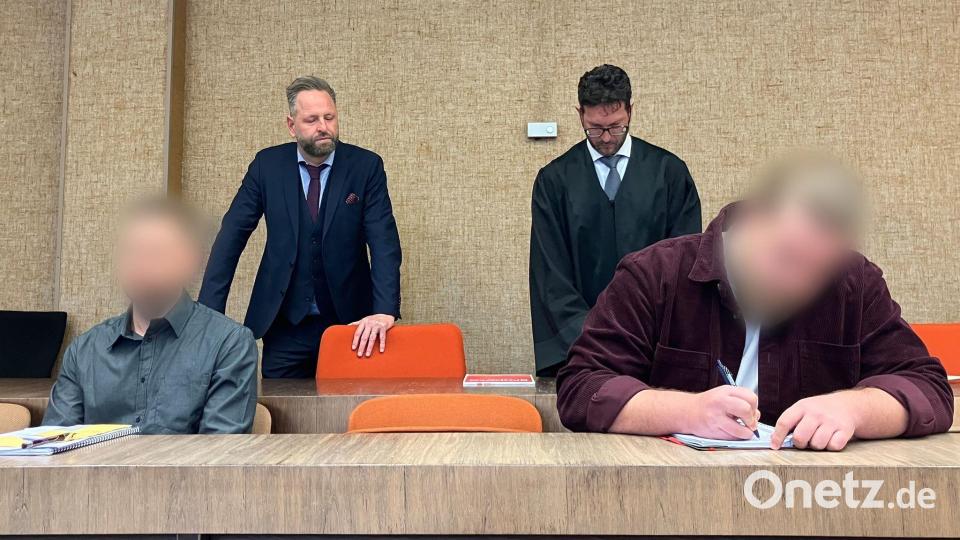 Die beiden Angeklagten schwiegen zunächst. (Archivbild) Bild: Britta Schultejans/dpa