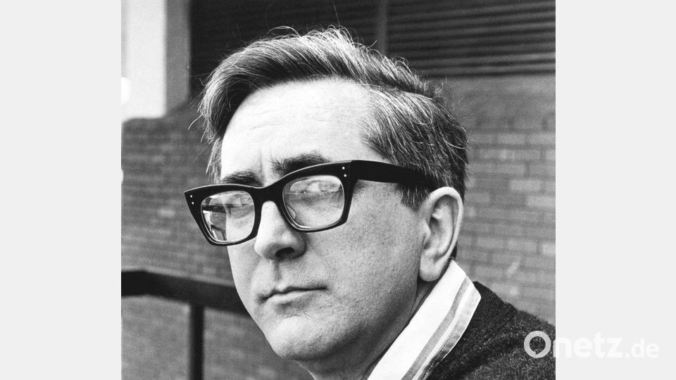 Der britische Autor Len Deighton war vor allem für seine Spionagethriller bekannt, schrieb aber auch Kochbücher. (Archivbild) Bild: -/PA Wire/dpa