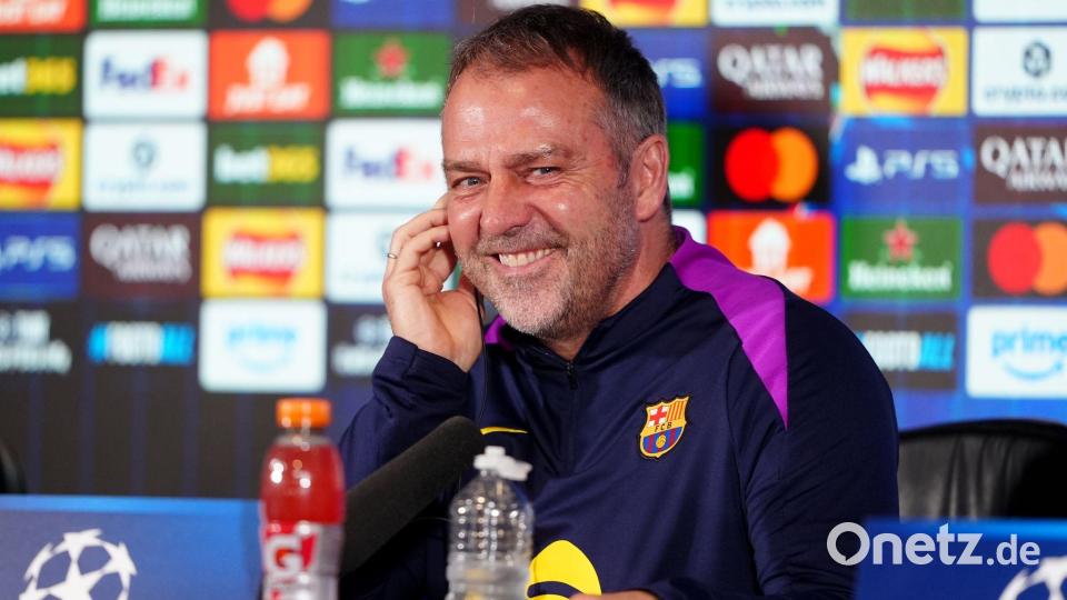 Hansi Flick bleibt weiter in Barcelona. (Archivbild) Bild: Owen Humphreys/PA Wire/dpa