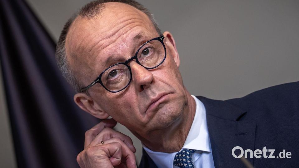 Klare Worte, keinen diplomatischen Floskeln: Kanzler Friedrich Merz (CDU) äußert sich bei einem Treffen mit seinem niederländischen Amtskollegen zu den Forderungen von US-Präsident Donald Trump nach Nato-Unterstützung zur Sicherung der Schifffahrt durch die Straße von Hormus. Bild: Michael Kappeler/dpa