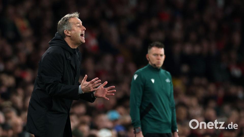 Bayer-Coach Kasper Hjulmand sieht trotz Champions-League-Aus einen Aufwärtstrend bei seinem Team. Bild: Ian Walton/AP/dpa