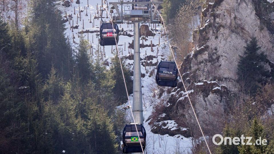 Das Gebiet sei abgelegen, man müsse sich einen Überblick verschaffen, hieß es von der Polizei. Bild: Urs Flueeler/KEYSTONE/dpa