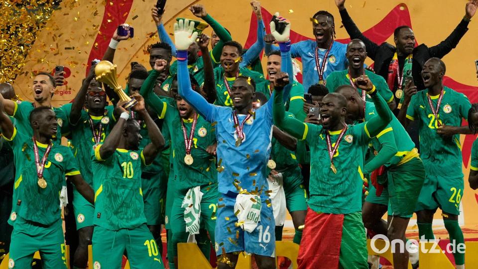 Die senegalesischen Nationalspieler und der nationale Verband wollen die Entscheidung des Berufungsgerichts des afrikanischen Fußball-Verbands Caf nicht akzeptieren. (Archivbild) Bild: Mosa'ab Elshamy/AP/dpa