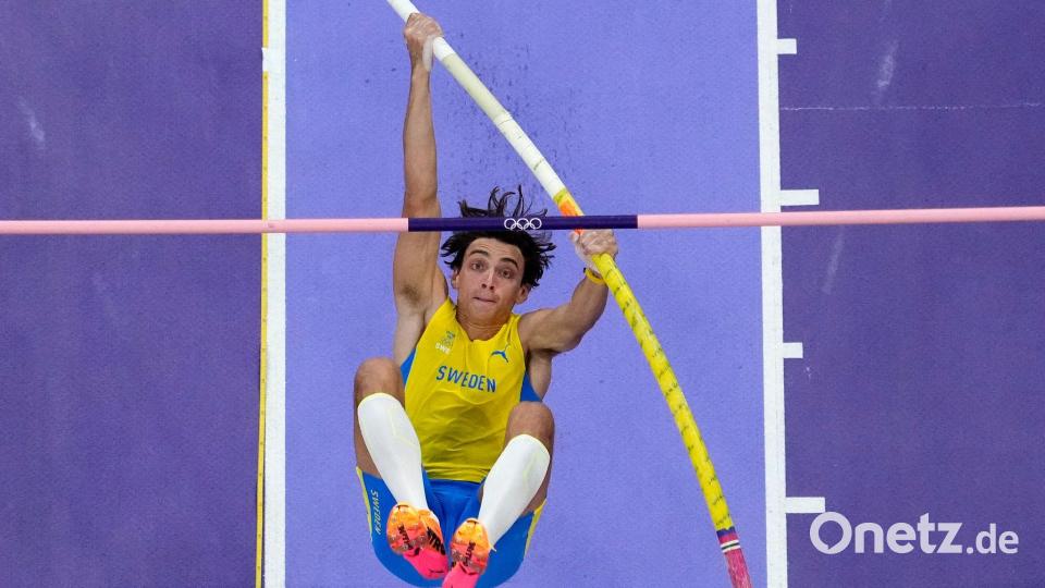 Armand Duplantis springt in einer eigenen Liga. (Archivbild) Bild: David J. Phillip/AP/dpa