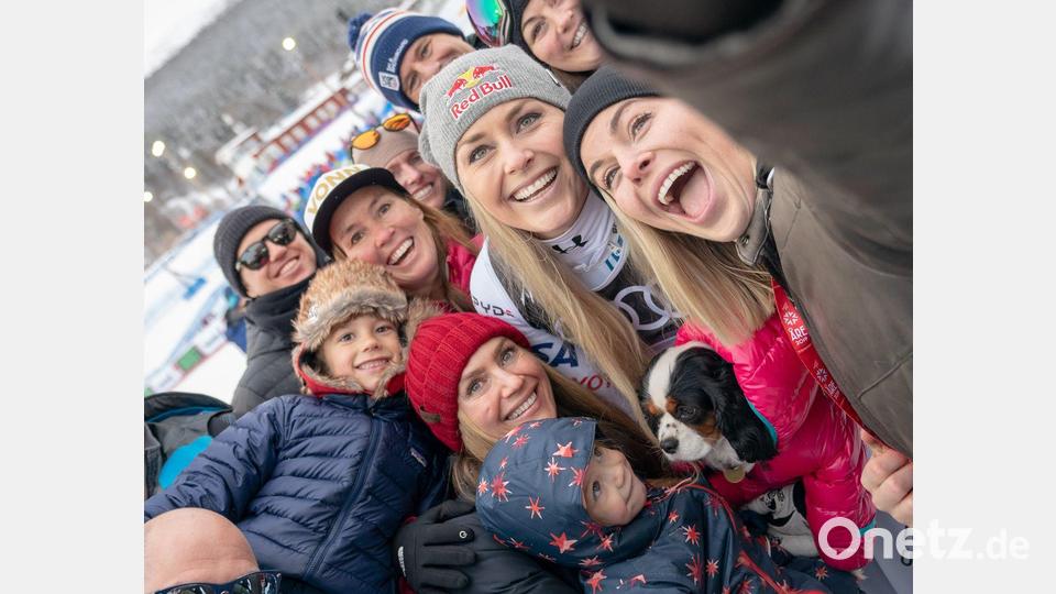 Begleitet ihre berühmte Schwester Lindsey Vonn oft zu Skirennen wie hier 2019 bei der WM: Karin Kildow (rechts). Bild: Michael Kappeler/dpa