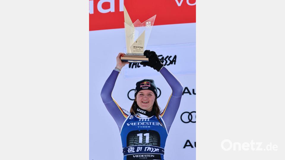 Emma Aicher könnte in Norwegen auch den Abfahrts-Weltcup gewinnen. (Archivbild) Bild: Marco Trovati/AP/dpa