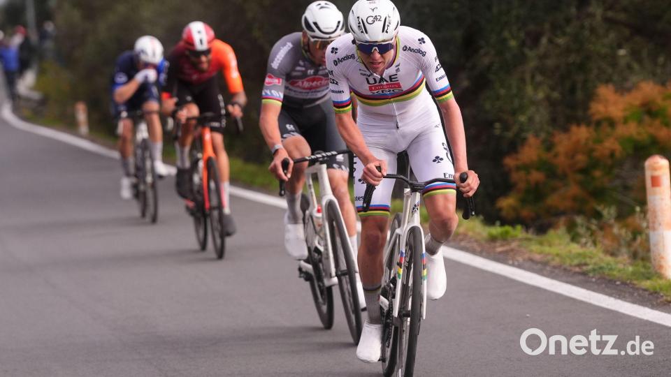 Kann Tadej Pogacar dieses Mal seinen Rivalen Mathieu van der Poel distanzieren? (Archivbild) Bild: Massimo Paolone/LaPresse/AP/dpa