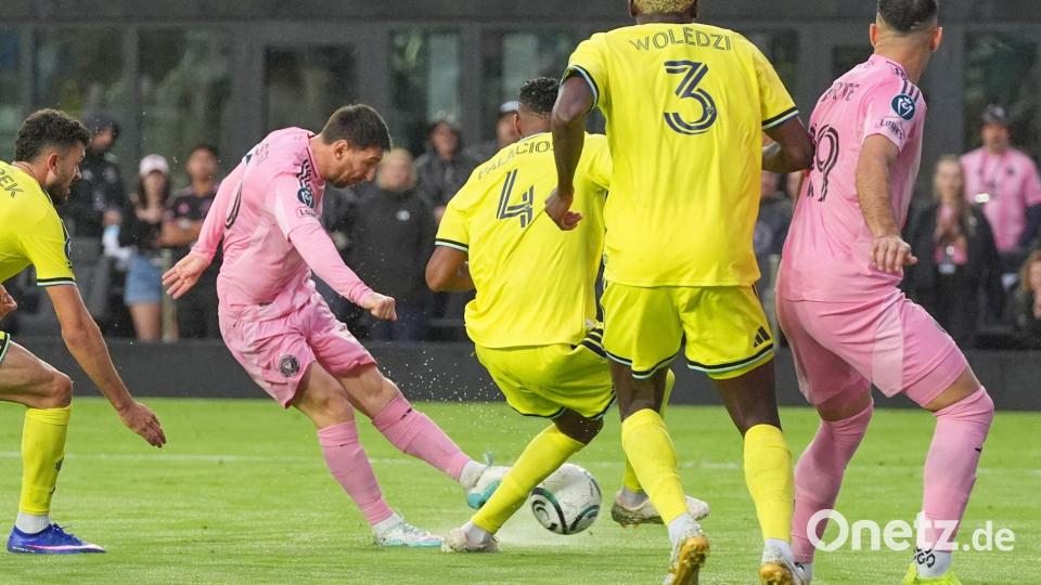 Messi trifft zum 900. Tor seiner Profi-Karriere. Bild: Marta Lavandier/AP/dpa