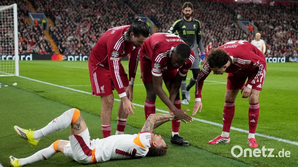 Liverpool-Spieler sorgen sich um Noa Lang. Bild: Jon Super/AP/dpa
