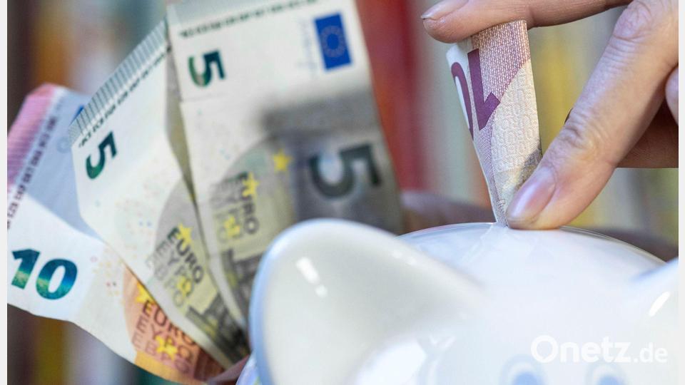 Manche Banken locken mit etwas höheren Tagesgeldzinsen. (Symbolbild) Bild: Hendrik Schmidt/dpa