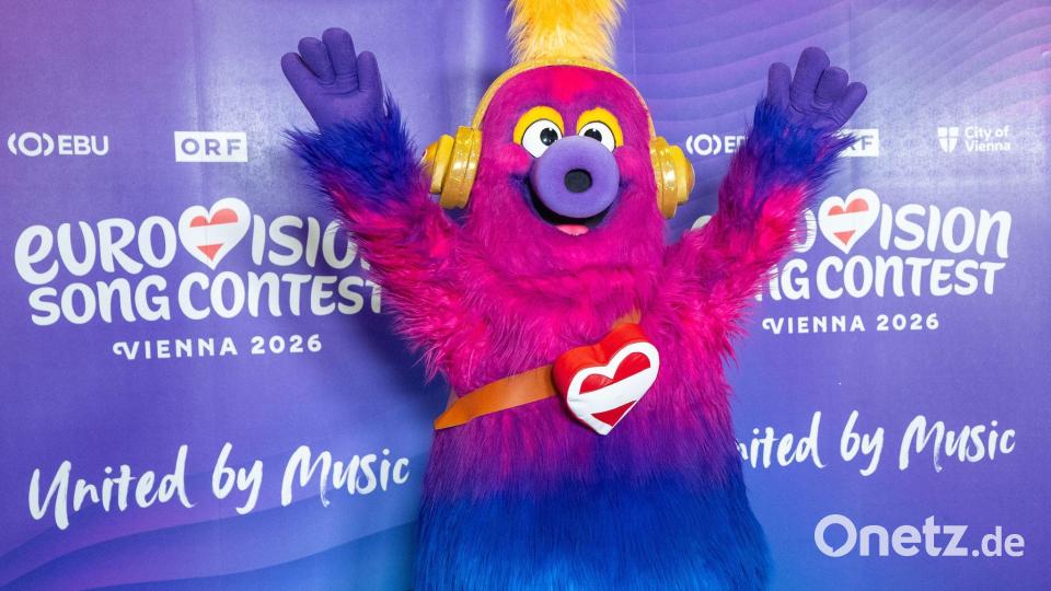 „Auri“ heißt das Maskottchen des 70. ESC in Wien. Bild: Georg Hochmuth/APA/dpa