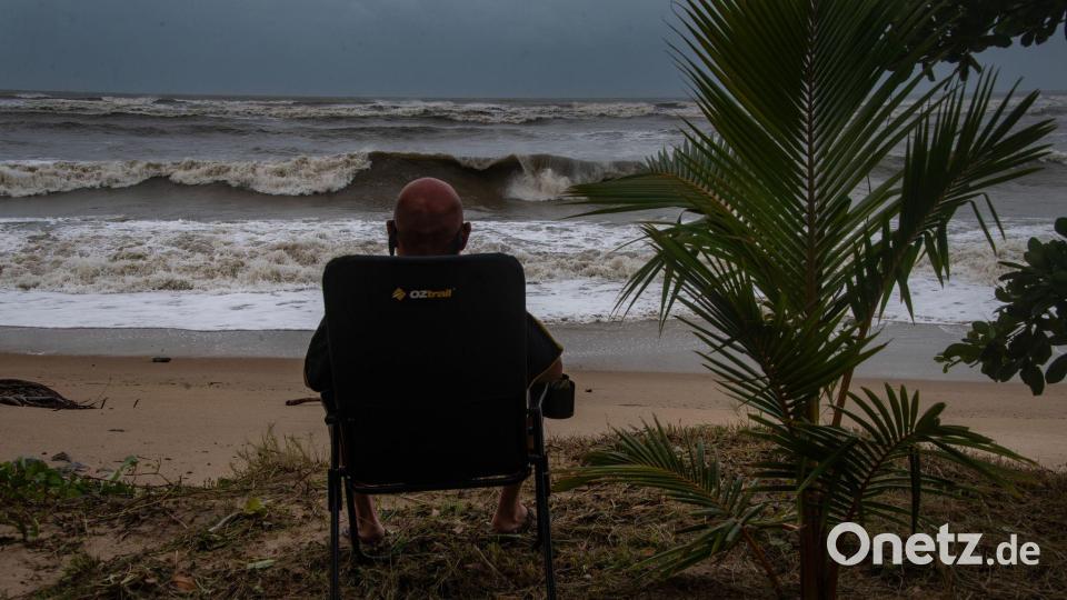 Der Zyklon soll am Wochenende ins angrenzende Northern Territory weiterziehen. Bild: Brian Cassey/AAP/dpa