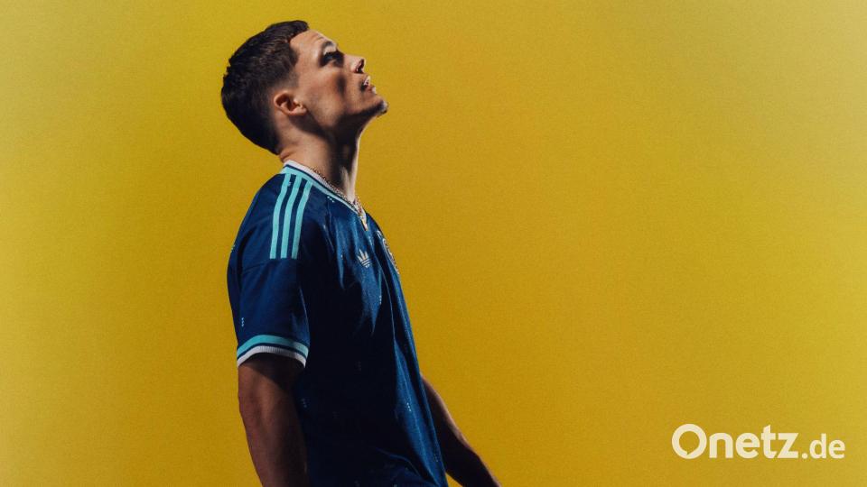 Florian Wirtz findet das neue Auswärtstrikot „ungewöhnlich“. Bild: adidas/dpa