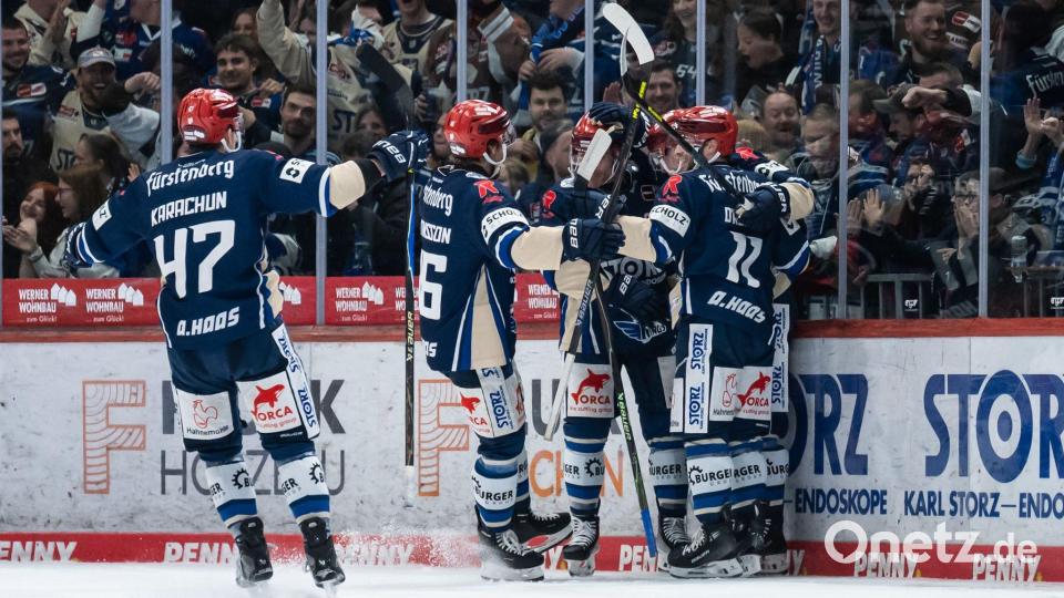 Schwenningen erzwingt gegen Wolfsburg ein Entscheidungsspiel. Bild: Silas Stein/dpa