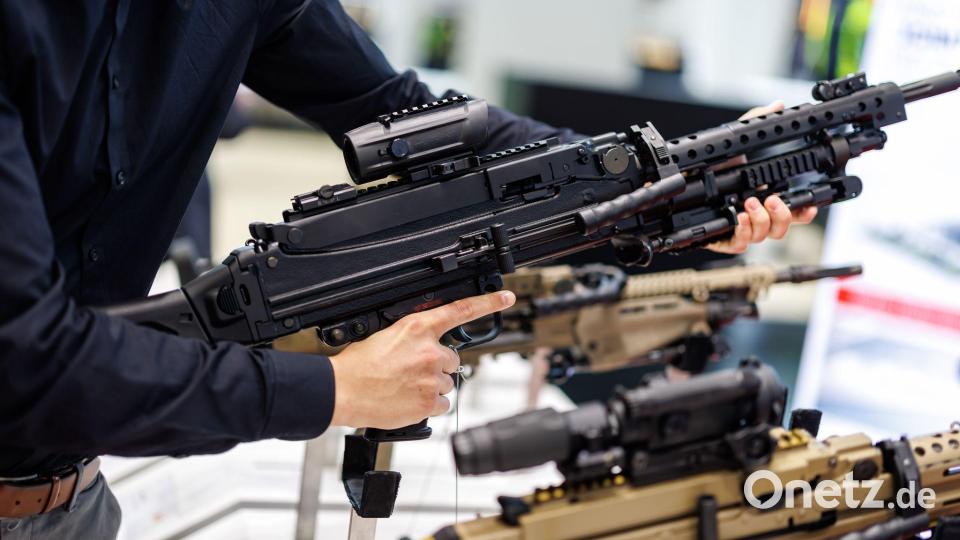 Ein Maschinengewehr von Heckler & Koch bei der Nürnberger Fachmesse Enforce Tac. Bild: Daniel Karmann/dpa