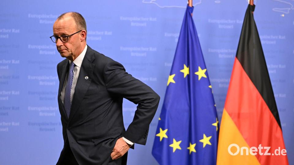 Bundeskanzler Friedrich Merz (CDU) verlässt eine Pressekonferenz nach dem EU-Gipfel der Staats- und Regierungschefs in Brüssel. Bild: Markus Lenhardt/dpa