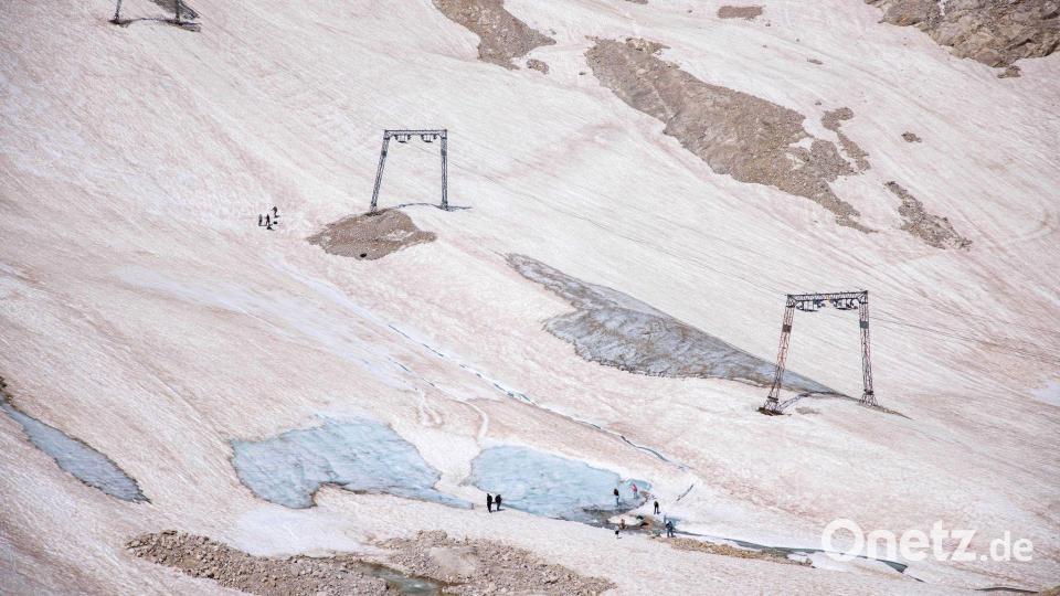 Ein Schlepplift auf dem Nördlichen Schneeferner - hier im Sommer. (Archivbild) Bild: Matthias Balk/dpa