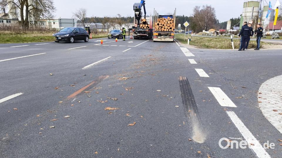 Durch eine Vollbremsung verhinderte der LKW-Fahrer den Zusammenstoß. Bild: jma