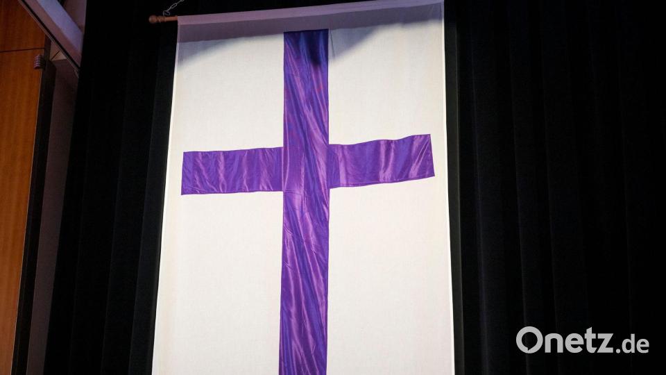 Die Mitgliederzahl der evangelischen Landeskirche in Bayern ist unter die Zwei-Millionen-Marke gerutscht. (Symbolbild) Bild: Daniel Vogl/dpa