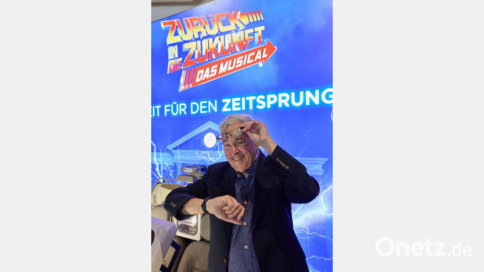 Bob Gale ist einer der Schöpfer des „Zurück in die Zukunft“-Franchise. Zusammen mit Robert Zemeckis schrieb er einst die Drehbücher und produzierte die Filme und ist nun auch beim Musical an Bord. Bild: Georg Wendt/dpa
