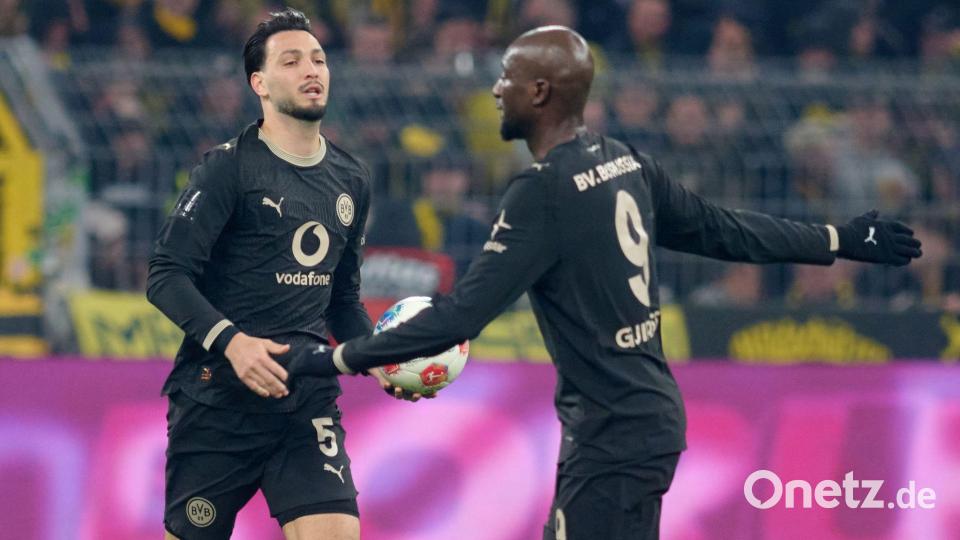 Der eingewechselte Bensebaini (l) war Matchwinner für den BVB. Bild: Bernd Thissen/dpa