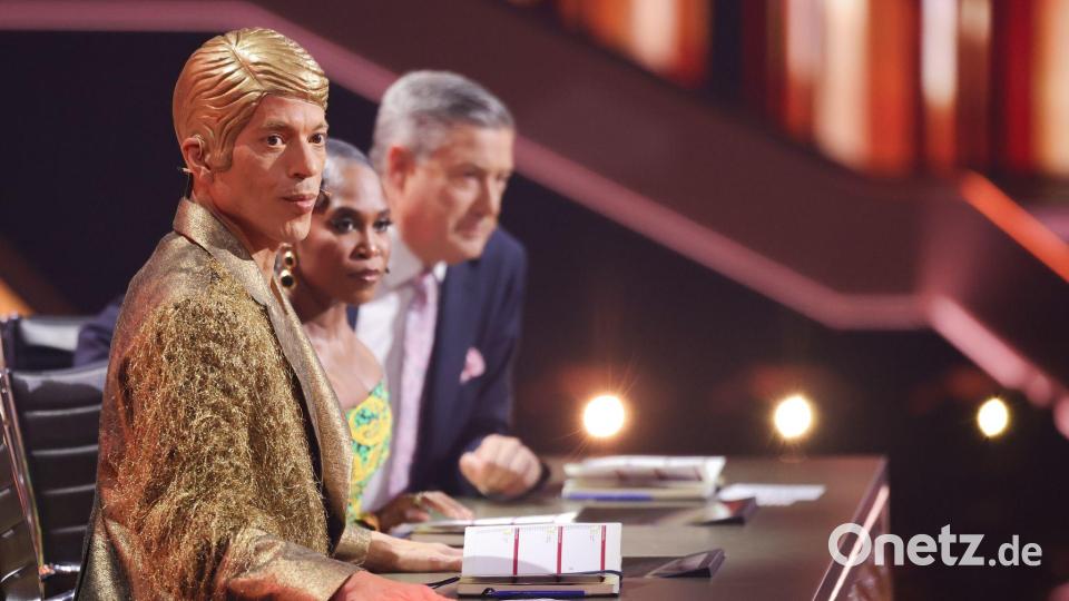 Sie urteilen jede Woche über die Tänze in der Show: Jorge Gonzalez (l-r), Motsi Mabuse und Joachim Llambi. (Archivbild) Bild: Rolf Vennenbernd/dpa