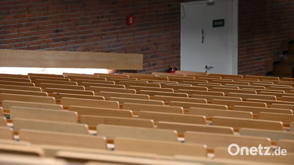 Pflegekräfte in Deutschland können mittlerweile auch einen akademischen Abschluss erwerben. (Symbolbild) Bild: Niklas Graeber/dpa