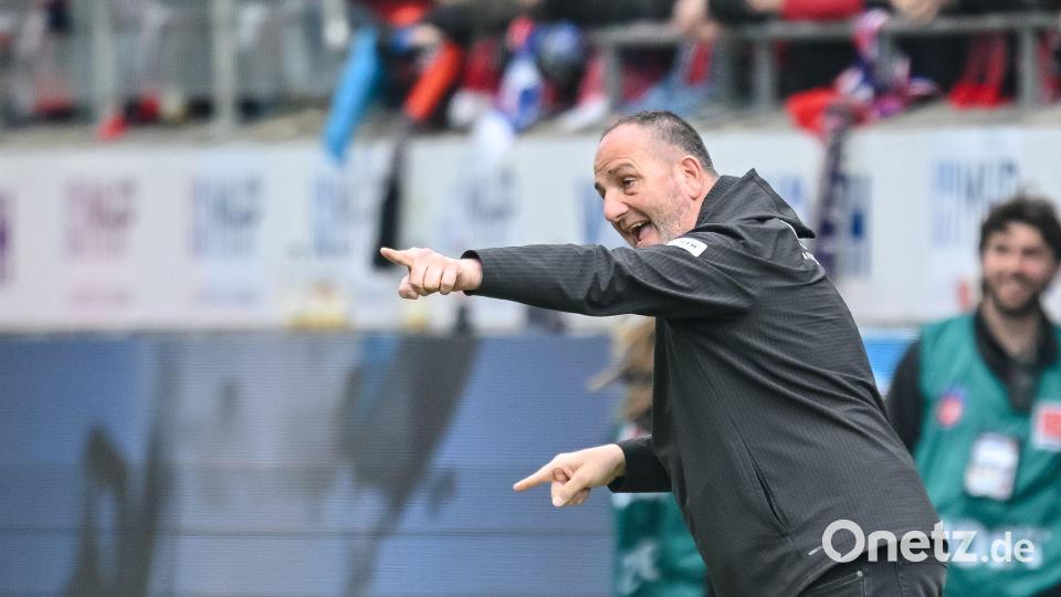 Wird seinen Vertrag erfüllen: FCH-Coach Frank Schmidt. Bild: Harry Langer/dpa