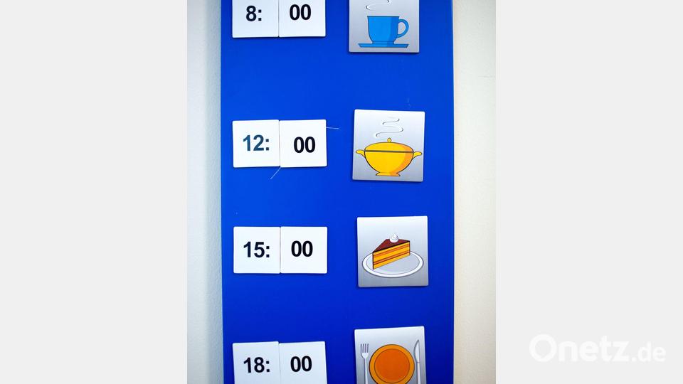 Farben und Symbole helfen Demenzerkrankten bei der Orientierung - auch im Tagesablauf. (Symbolbild) Bild: picture alliance / dpa