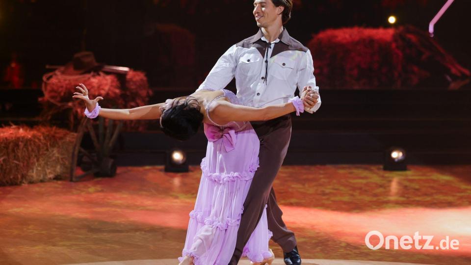 Die ersten zehn Punkte der Staffel von Joachim Llambi bekamen Joel Mattli und Malika Dzumaev. (Archivbild) Bild: Rolf Vennenbernd/dpa