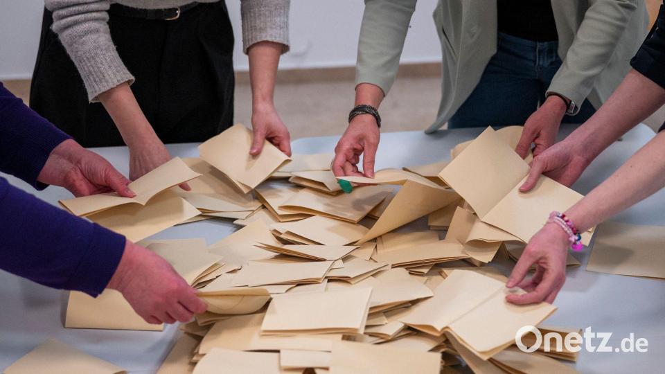 Die Stimmzettel für die Stichwahl zum OB-Amt in Bamberg wurden ausgezählt. Bild: Daniel Vogl/dpa