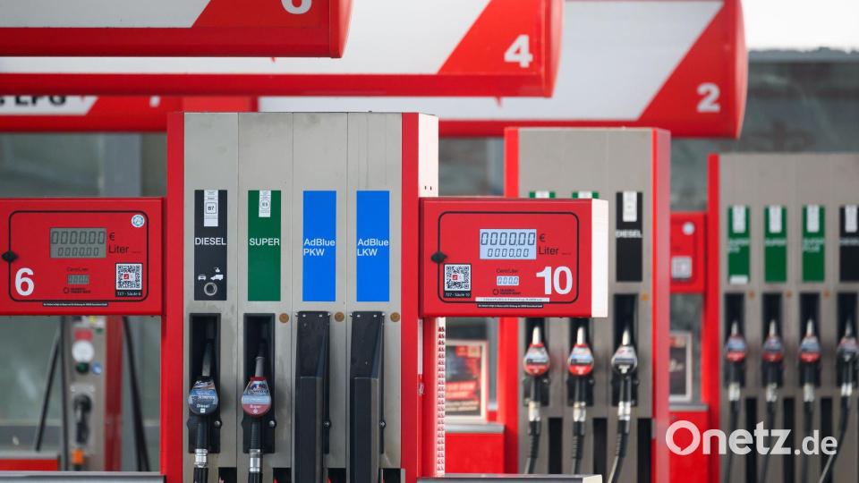 Die Spritpreise haben erneut kräftig angezogen. Insbesondere bei Diesel. (Archivbild) Bild: Robert Michael/dpa