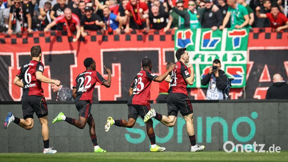 Nürnberg jubelt nach dem Führungstreffer durch Luka Lotschoshwili, Bild: Daniel Karmann/dpa