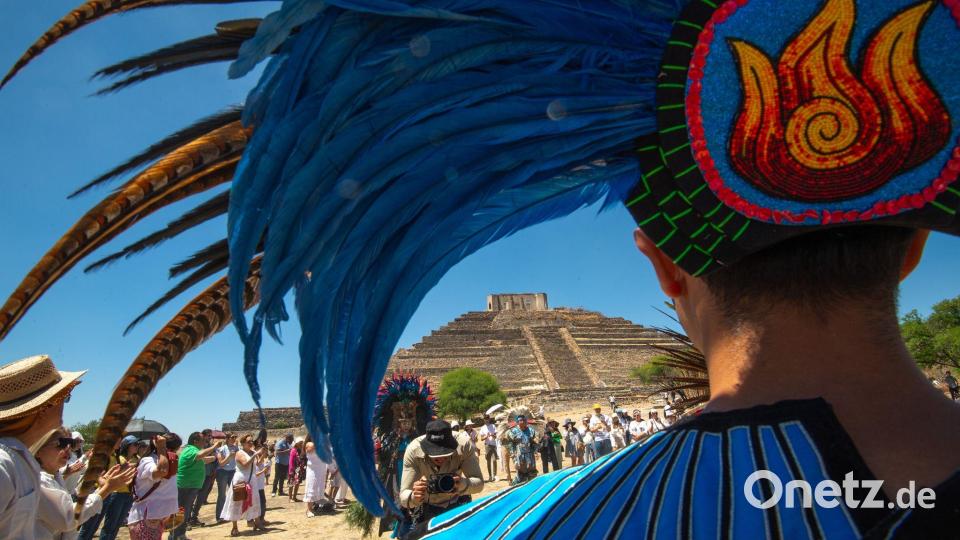 Mexiko: Wenn El Cerrito erwacht – Chichimeca-Tänzer zelebriert die Frühlings-Tagundnachtgleiche Bild: Jose Carrera/eyepix via ZUMA Press Wire/dpa