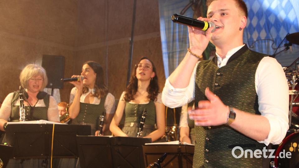 Die Pirker sangen kräftig mit dem Publikum mit. Bild: Konrad Rosner