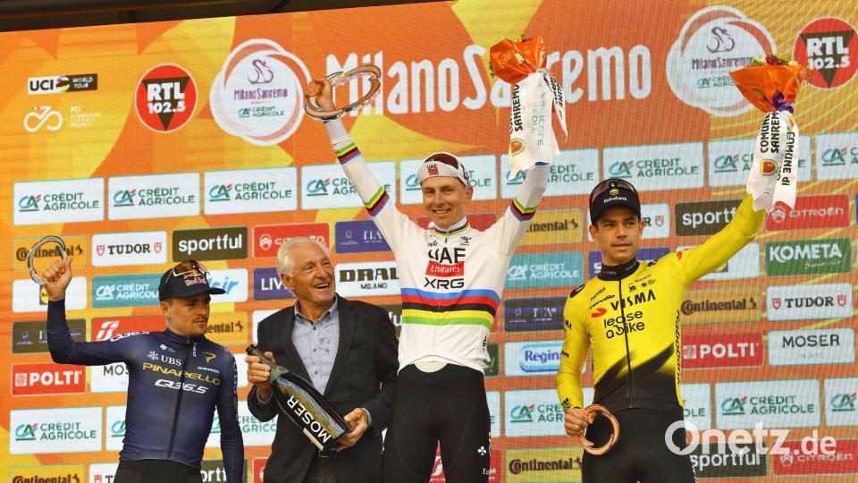 Endlich geschafft: Tadej Pogacar (M) gewinnt den Klassiker Mailand-Sanremo. Bild: Davide Vaninetti/LiveMedia-IPA/ZUMA Press Wire/dpa