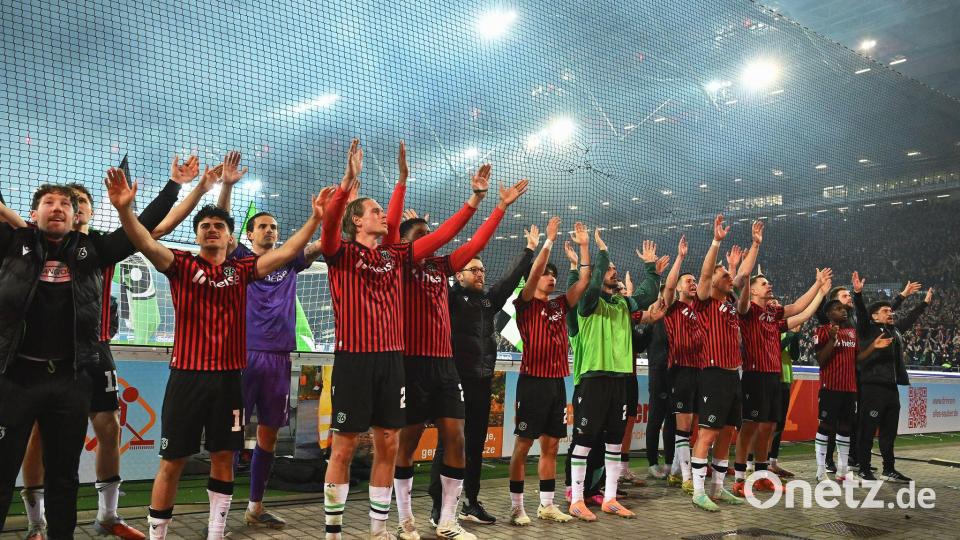 Hannover 96 blieb durch den Derbysieg gegen Braunschweig oben dran. Bild: Swen Pförtner/dpa