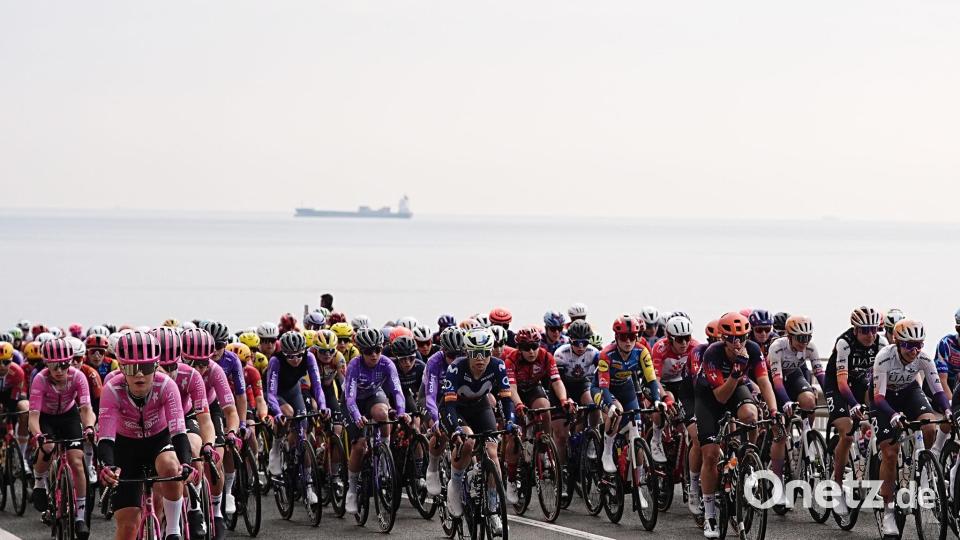 Beim Frauen-Rennen von Mailand-Sanremo hat es einen Horror-Sturz gegeben. Bild: Marco Alpozzi/LaPresse via ZUMA Press/dpa