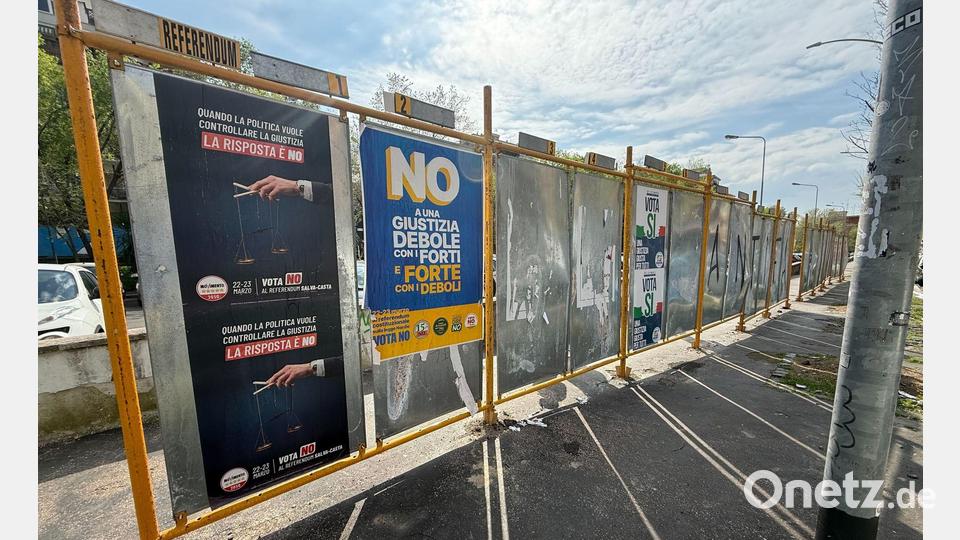 Auf Plakaten wird für Ja oder Nein geworben. Bild: Christoph Sator/dpa