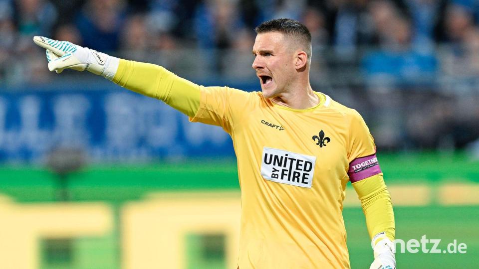 Darmstadts Torwart Marcel Schuhen hält derzeit nicht viel auf die Zweitliga-Tabelle. Bild: Uwe Anspach/dpa
