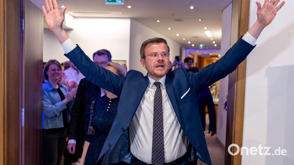 Freude über den Sieg in der Stichwahl: Marcus König von der CSU. Bild: Daniel Karmann/dpa