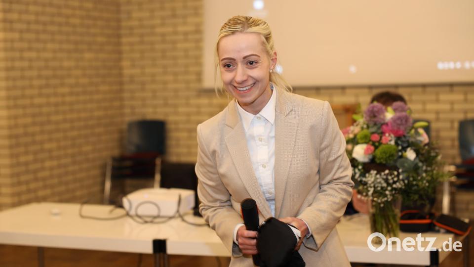 Elisabeth Gruber freut sich. Die CSU-Kandidatin hat die Stichwahl in Kümmersbruck gegen Lisa Hartinger (SPD) gewonnen. Bild: Holger Vogel