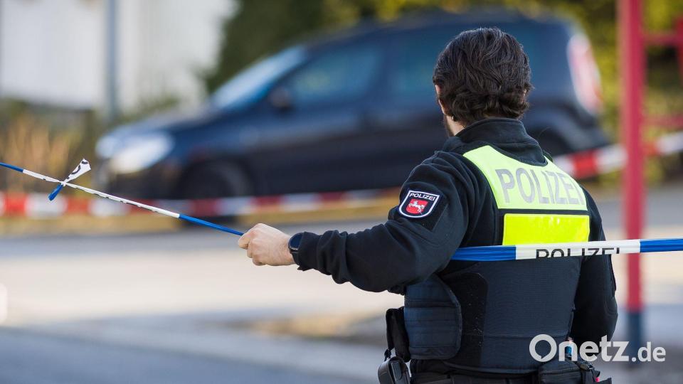 Die Polizei wurde in der Nacht per Notruf zu der Tat gerufen. Bild: Moritz Frankenberg/dpa