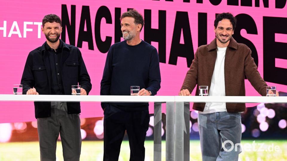 WM-Experten unter sich: Thomas Müller, Jürgen Klopp und Mats Hummels. Bild: Felix Hörhager/dpa