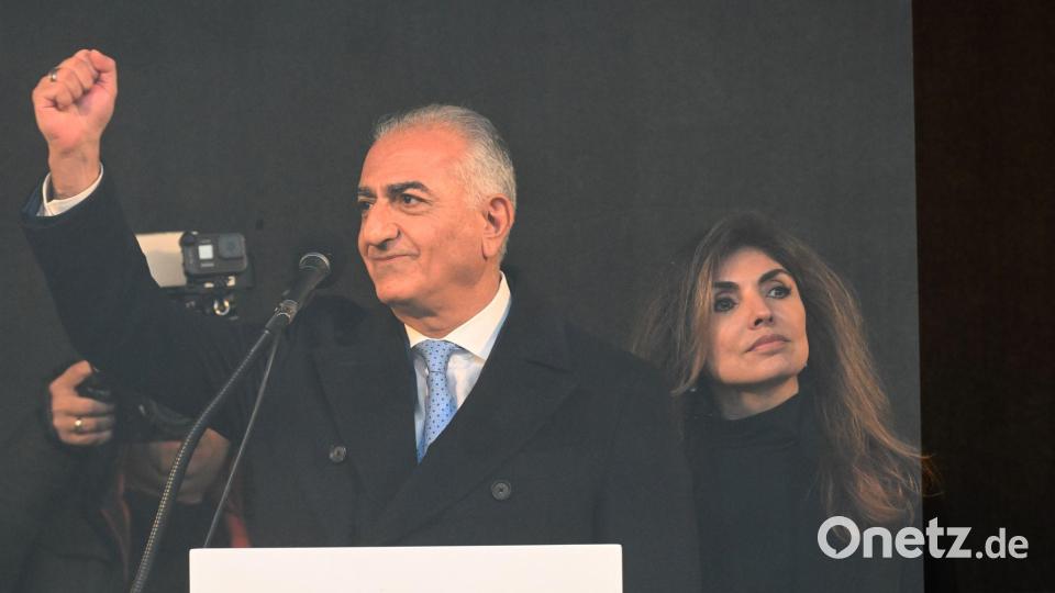 Monarchistische Gruppen sehen Schah-Sohn Reza Pahlavi als politischen Anführer der Opposition. (Archivbild) Bild: Felix Hörhager/dpa