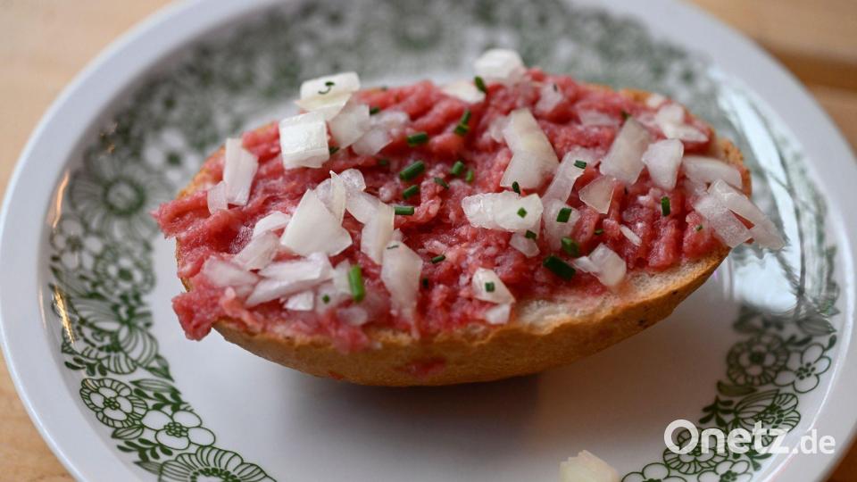 Erneuter Rückruf von Zwiebelmettwurst bei Penny. (Symbolbild) Bild: Roberto Pfeil/dpa