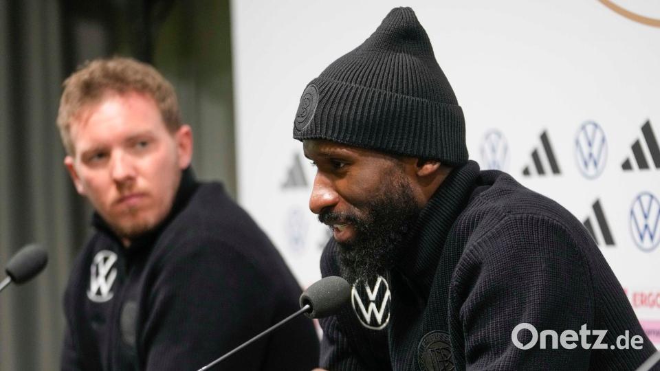 Nagelsmann (l) wird kritisiert - besonders wegen Rüdiger. (Archivbild) Bild: Luca Bruno/AP/dpa