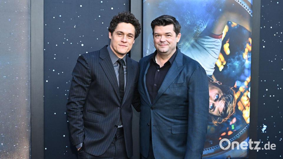 Phil Lord (l) und Chris Miller führen Regie in „Der Astronaut“. (Archivbild) Bild: Evan Agostini/Invision/dpa