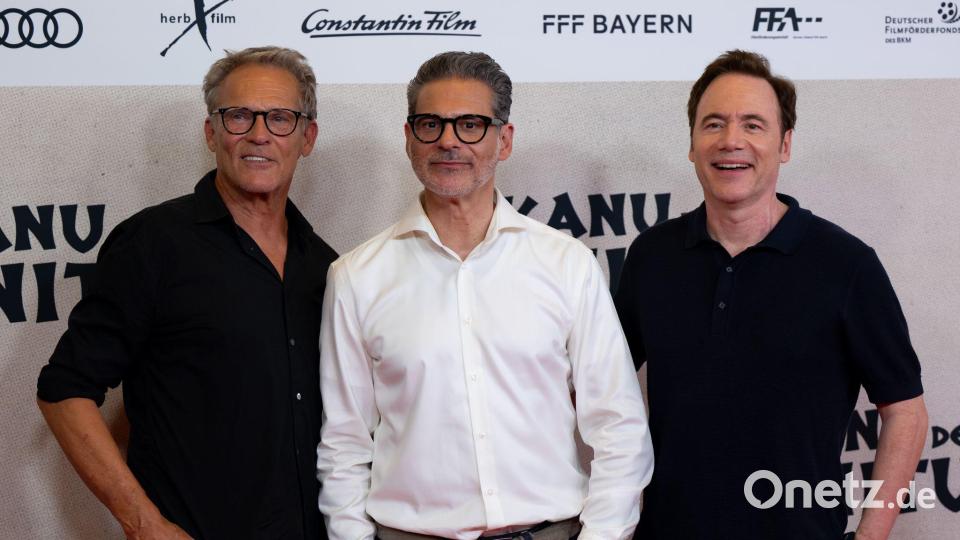 Christian Tramitz (l-r), Rick Kavanian und Michael „Bully“ Herbig geraten auch in „Das Kanu des Manitu“ in so manche Schwierigkeiten. (Archivbild) Bild: Sven Hoppe/dpa